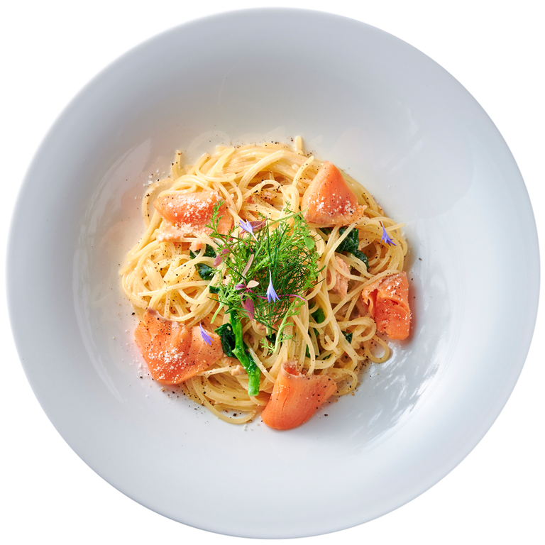 スモークサーモンと青菜のクリームパスタ