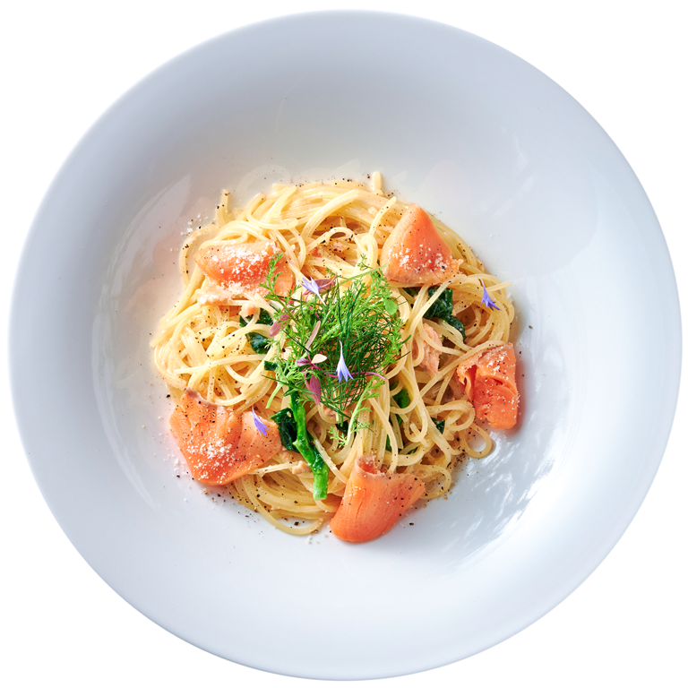 スモークサーモンと青菜のクリームパスタ