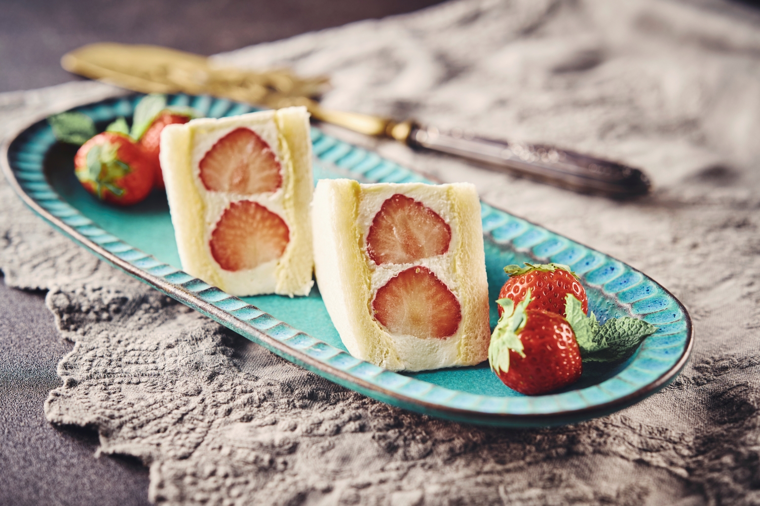 心も体も温まるフェア_苺サンド1500_L1001195レタッチ